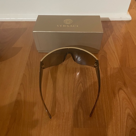 Versace Sunglasses Unisex. Rarely worn .condition 9/10 - Picture 3 of 4